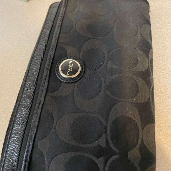 Coach canvas wristlet pre owned - Picture 6 of 8